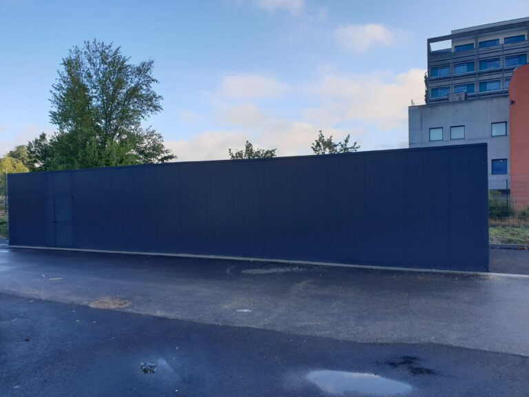 un écran acoustique extérieur