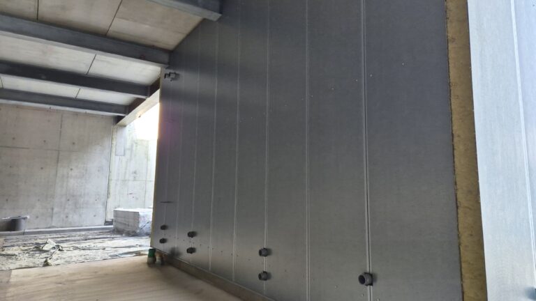 L'avantage du panneau acoustique RC5 est sa tenue à la corrosion en zone côtière.