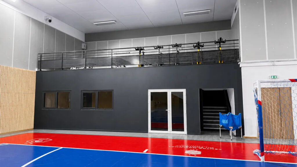 Traitement acoustique d'un gymnase